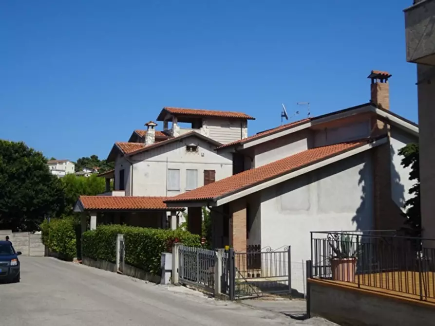 Casa trifamiliare in vendita in via Monsignor Petetti Amos Luigi, N. 30-34 a Potenza Picena