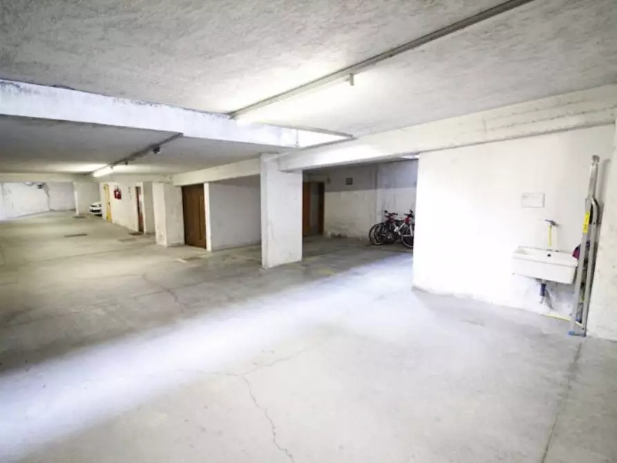 Garage in vendita in Adamello a Tione Di Trento