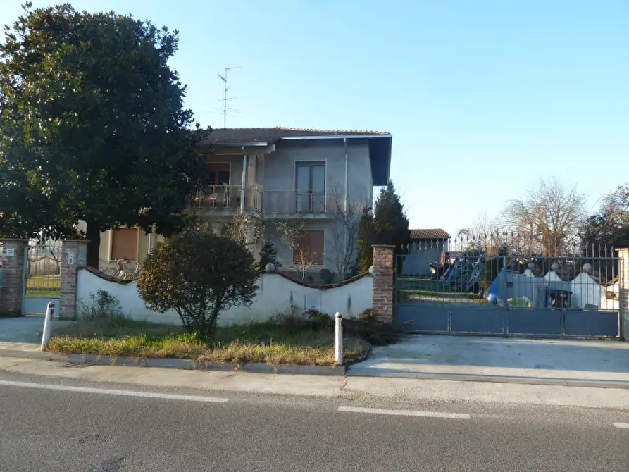 Villa in vendita in Via Pietro Bosso a Villanova Monferrato