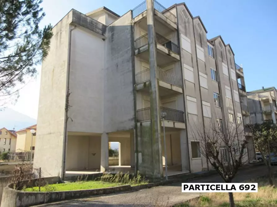 Palazzo in vendita in via Fausto Coppi a Telese Terme