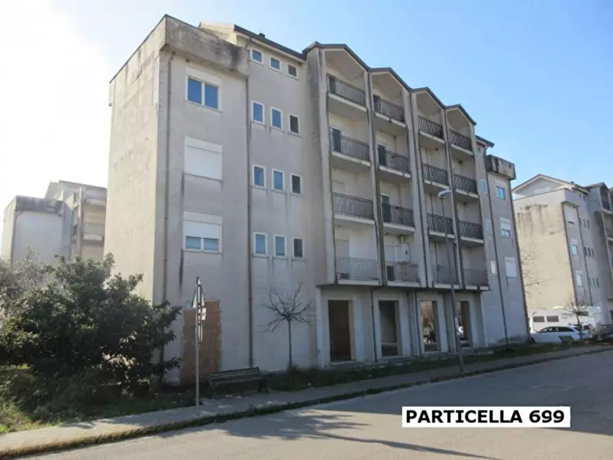 Immagine 1 di Palazzo in vendita  in via Fausto Coppi a Telese Terme