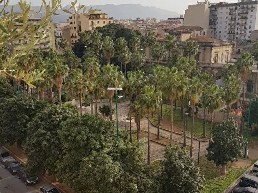 Appartamento in vendita in Piazza Lolli a Palermo
