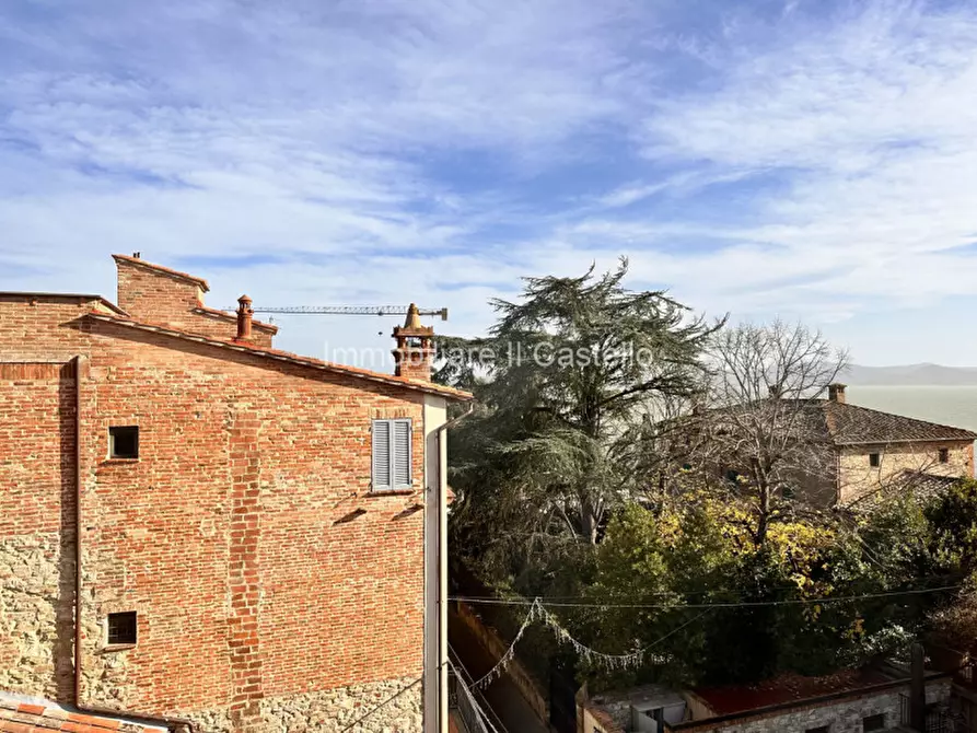 Appartamento in vendita in Via Vittorio Emanuele a Castiglione Del Lago