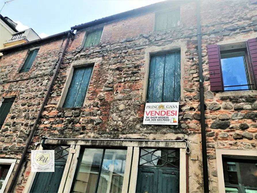 Palazzo in vendita in Via Massimo D'Azeglio a Este
