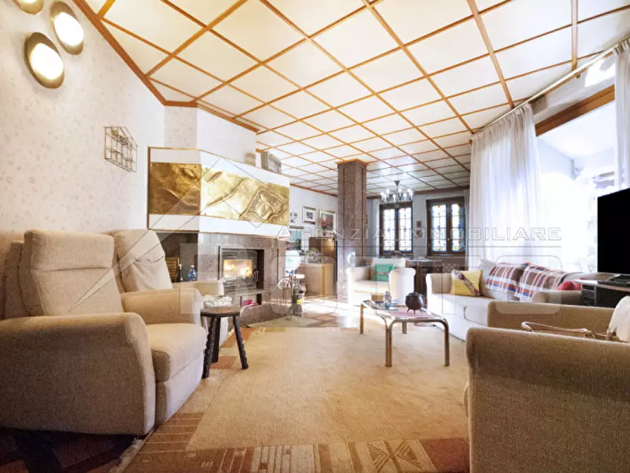 Villa in vendita in via Canova 10 a Borgosesia