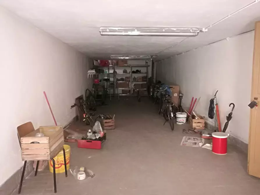 Immagine 1 di Garage in vendita  in Via Montebello, 59 a Parma