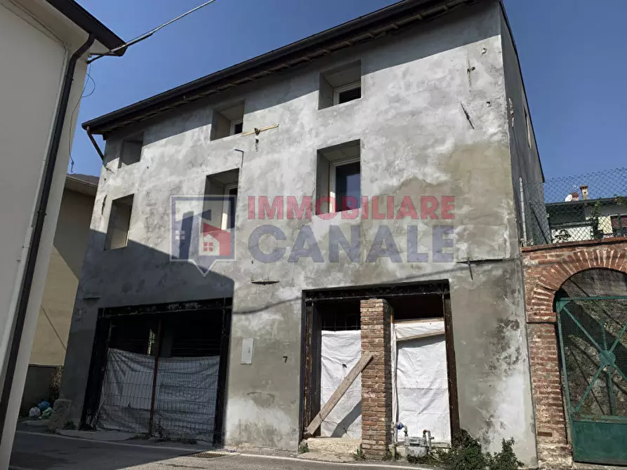 Casa indipendente in vendita in Via Ulisse Dellai, 11 a Piovene Rocchette