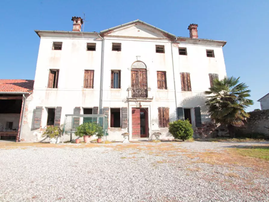Villa in vendita in Via Roma 49 a Pozzoleone