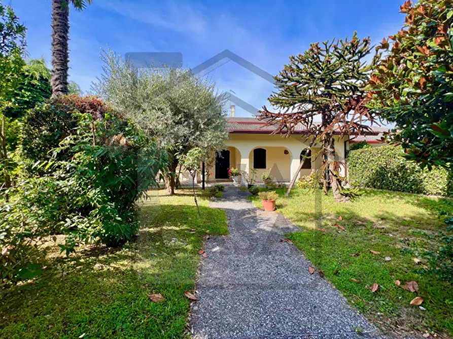 Casa bifamiliare in vendita in Via G. Verdi a Montegrotto Terme
