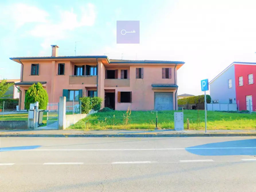 Casa quadrifamiliare in vendita a Villa Estense