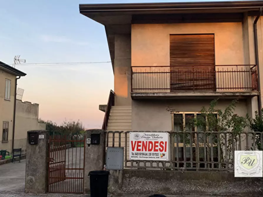 Appartamento in vendita in Via Roma a Villa Estense