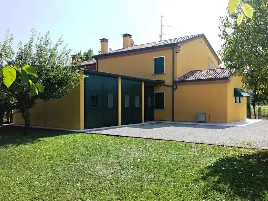 Casa bifamiliare in vendita in via Selve a Selvazzano Dentro