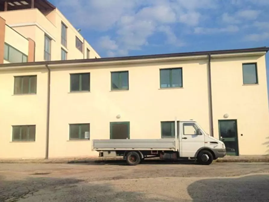 Ufficio in vendita in Strada Provinciale Castagneto, N. snc a Teramo