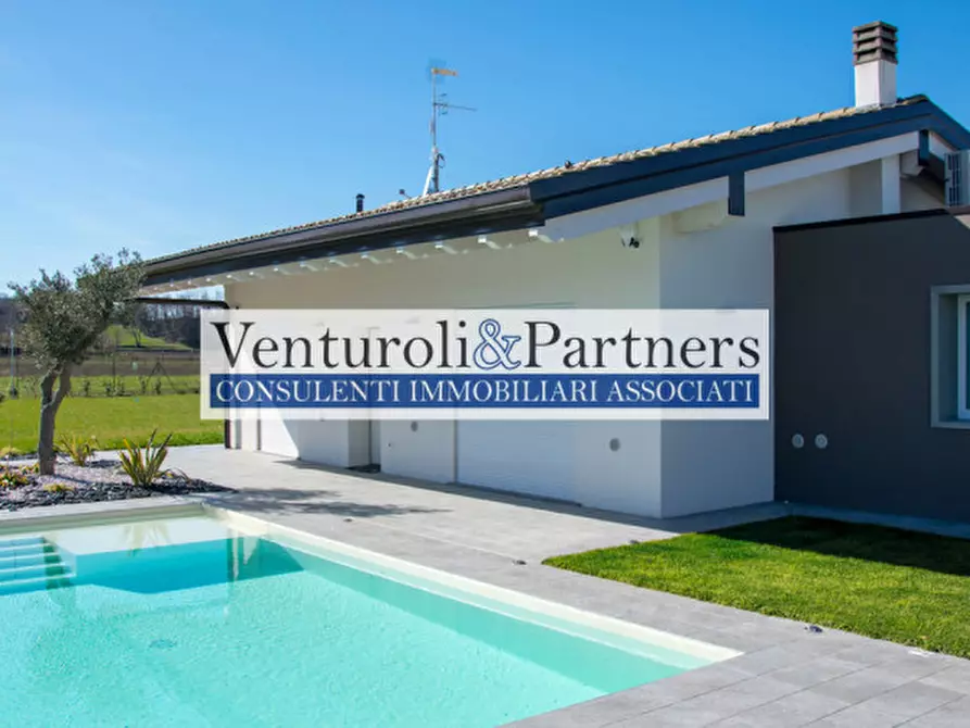 Villa in vendita in Via sp25 a Puegnago Sul Garda