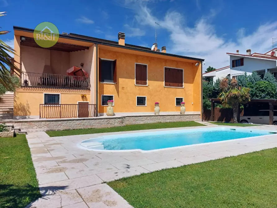 Villa in vendita in via Corno d'Aquilio a Lavagno