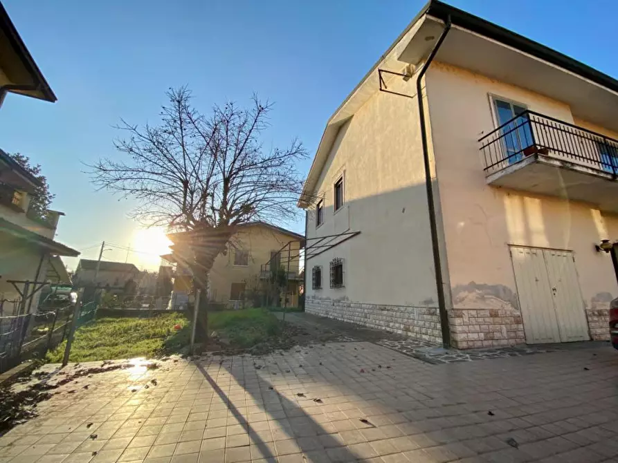 Casa bifamiliare in vendita in via Canneto 12 a Brescia