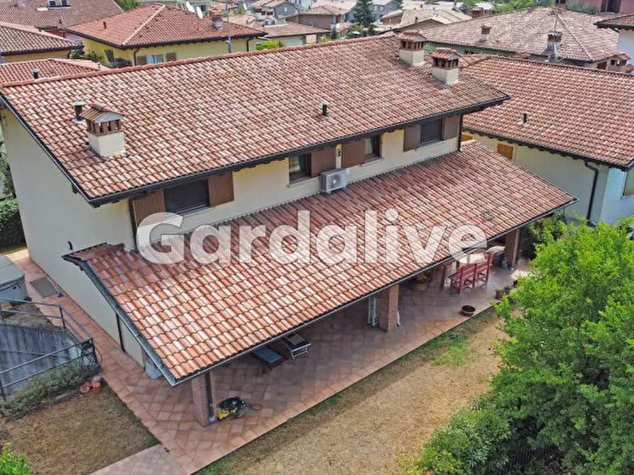 Villa in vendita in Villaggio Rovadella a Padenghe Sul Garda