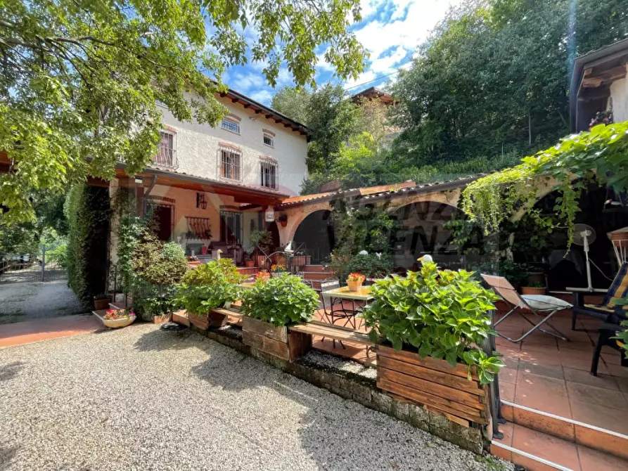 Villa in vendita in via Berti Bassi a Castelgomberto