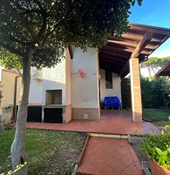 Casa bifamiliare in vendita in via Ugo Foscolo n°7 a Comacchio