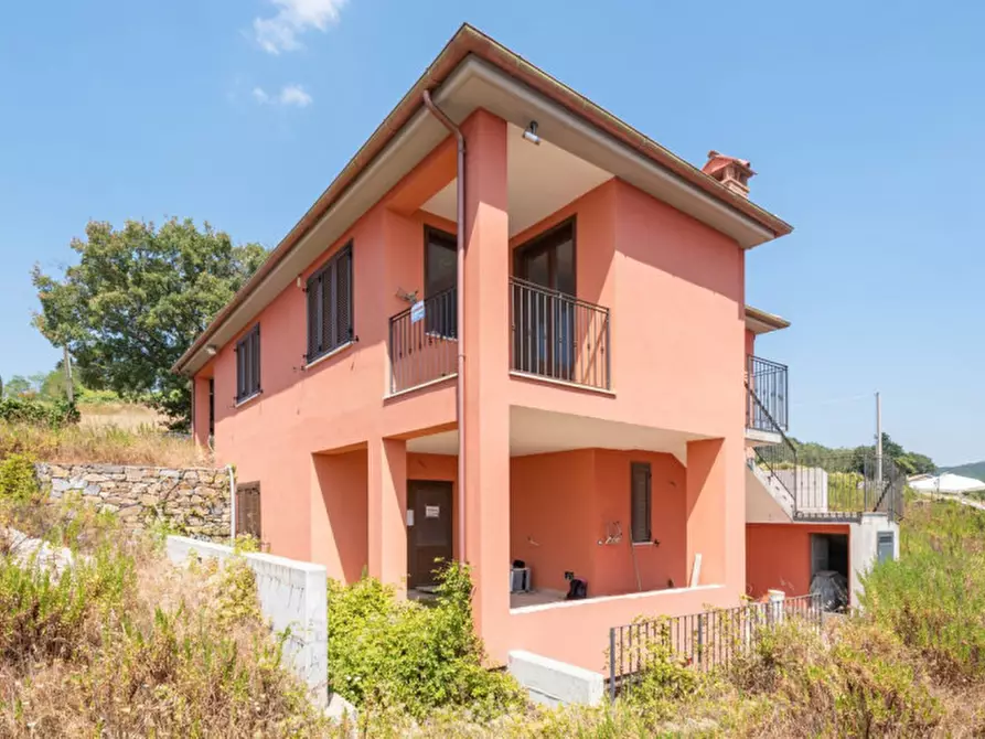 Casa trifamiliare in vendita in Strada del Poggino - Frazione Tatti, N. snc a Massa Marittima