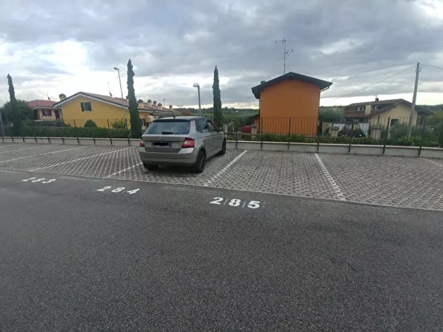 Immagine 1 di Posto auto in vendita  in VIA DON LORENZO MILANI 1 a Castelnuovo Del Garda