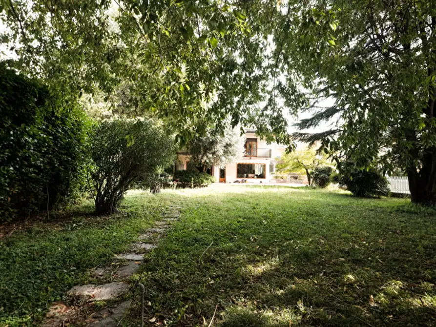 Villa in vendita in Via Emilia a Curno