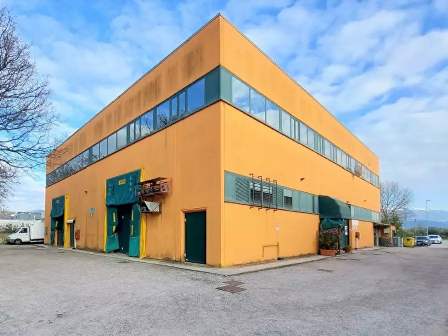 Capannone industriale in vendita in Via Feliciano Fedeli, N. 16 a Foligno