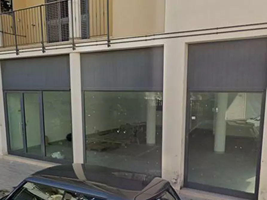 Attività commerciale in affitto in viale Della Vittoria a Alba Adriatica