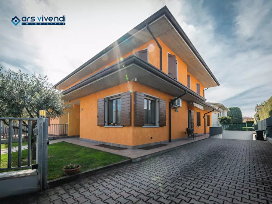 Casa bifamiliare in vendita in Via Pascoli a Zevio