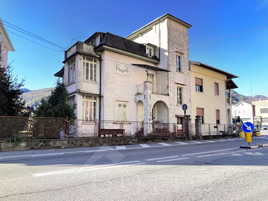 Casa trifamiliare in vendita in Via brigate garibaldi 38 a Varallo