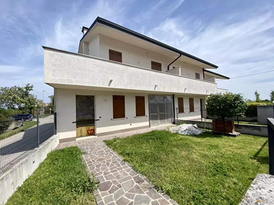 Casa trifamiliare in vendita in via Frattini, 41 a Legnago