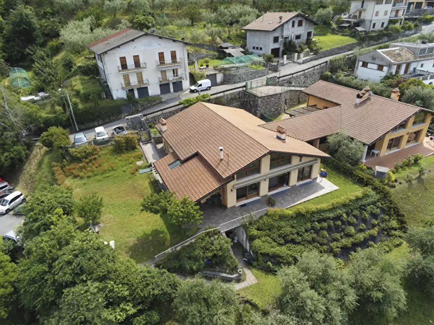 Casa bifamiliare in vendita in Via Superiore a Sale Marasino