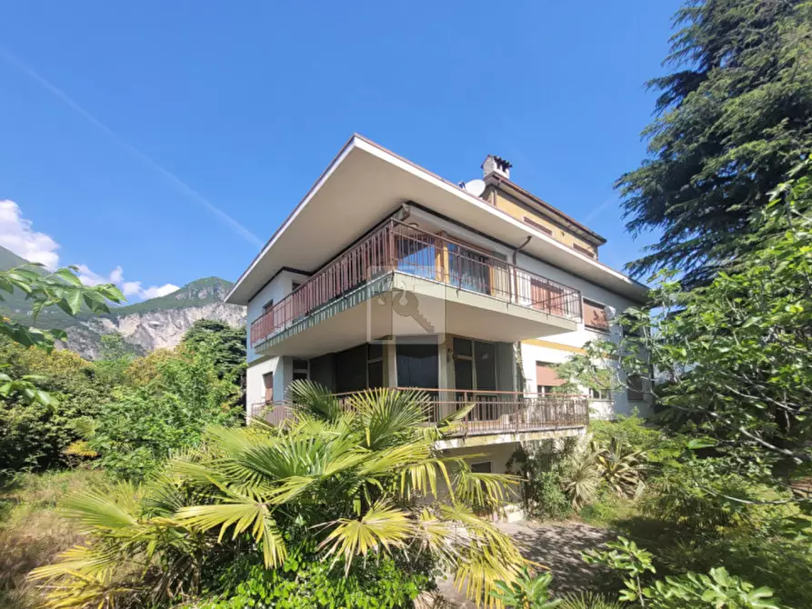 Villa in vendita in viale primo maggio 2 a Riva Del Garda
