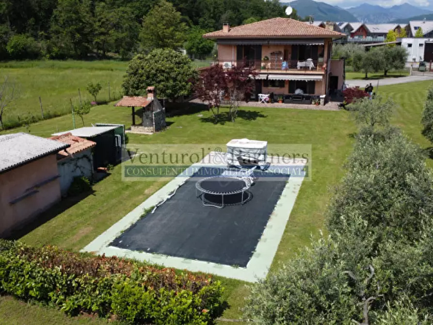Villa in vendita in via nazionale a Puegnago Sul Garda