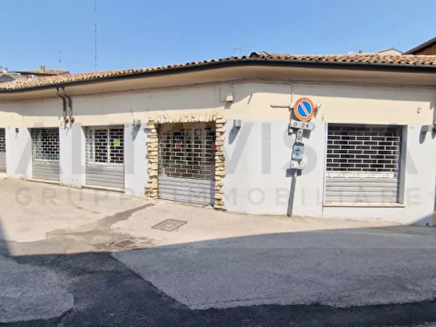Negozio in affitto in Via Santa Maria a Desenzano Del Garda