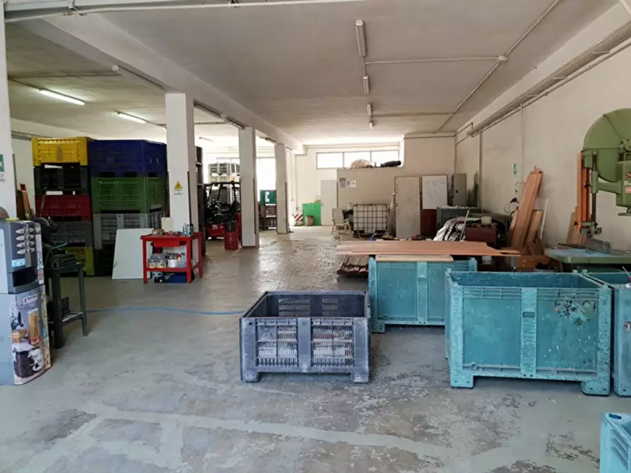 Laboratorio in vendita in Strada Comunale delle Pezze a Carmiano