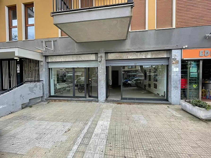 Negozio in affitto in Via Principe di Paternò 122-124 a Palermo