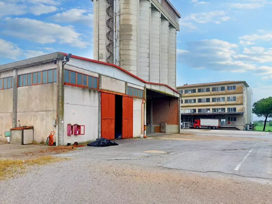 Capannone industriale in vendita in Loc. Olmini, Via Santa Maria (SP 306), N. snc a Panicale