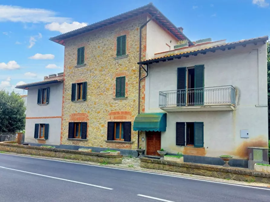 Palazzo in vendita in Loc. Macchie, Via Santa Maria, N. 272 a Castiglione Del Lago