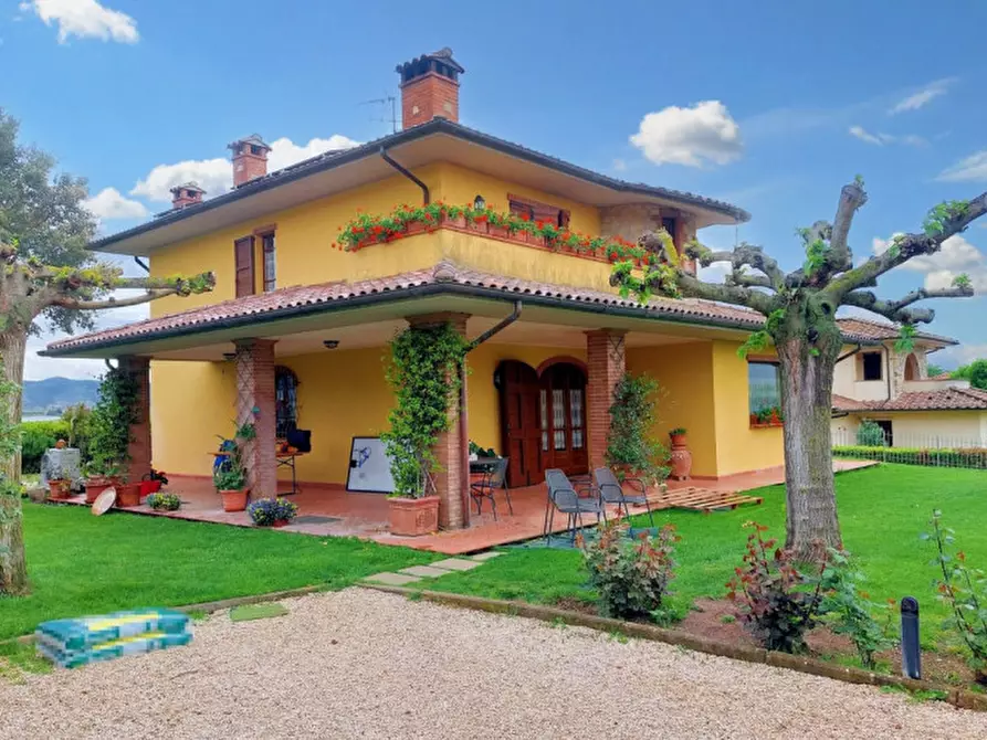 Casa indipendente in vendita in Loc. Macchie, Via Petrarca, N. 42 a Castiglione Del Lago
