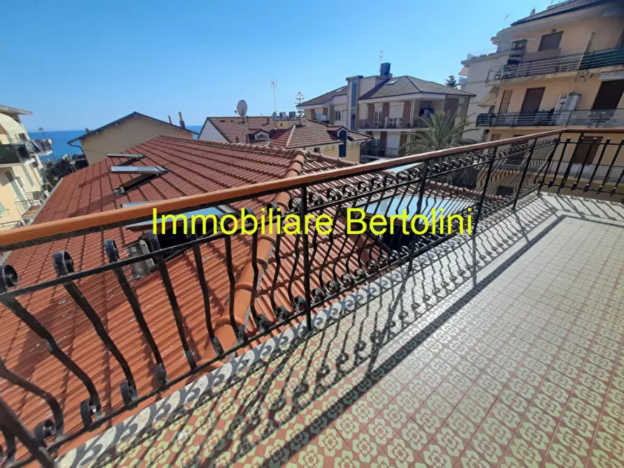 Appartamento in vendita in traversa via Vittorio Emanuele lato mare a Bordighera