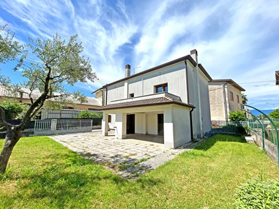Casa indipendente in vendita in Via Cellina 1 a Vittorio Veneto