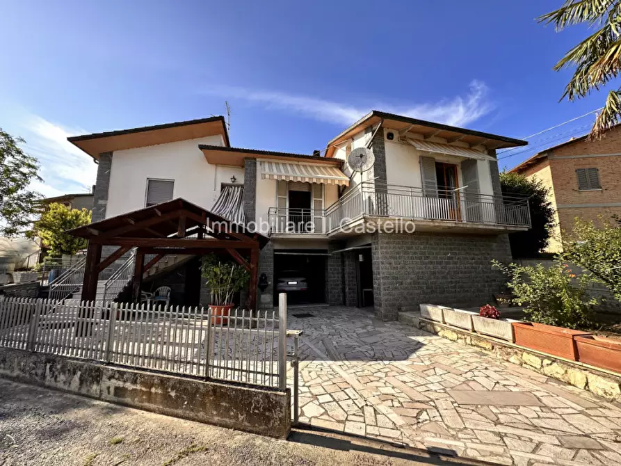 Casa indipendente in vendita in Località Porto a Castiglione Del Lago