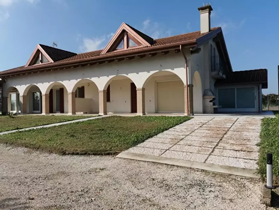 Casa bifamiliare in vendita in Via Nazario Sauro a Legnaro