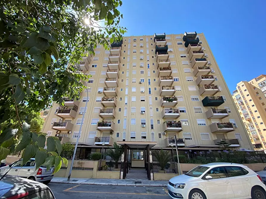 Appartamento in vendita in Via Ingegneros 102 a Palermo