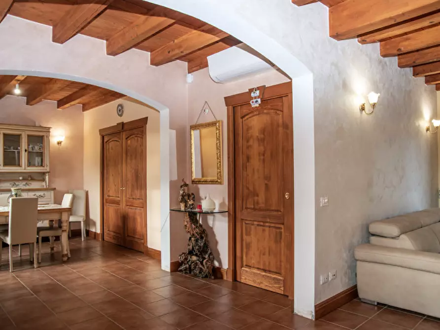 Villa in vendita in via Montemezzi 17 a Vigasio