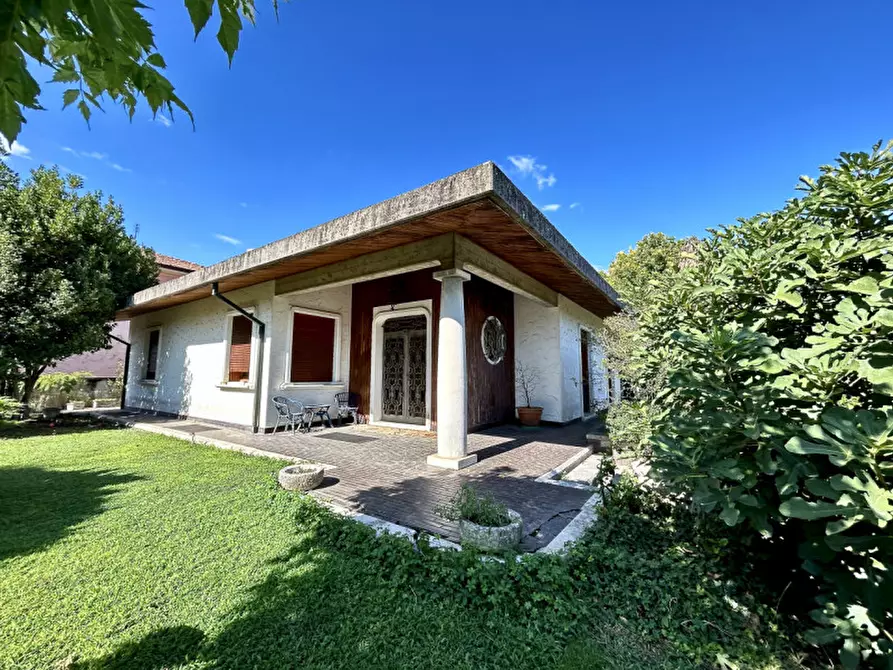 Villa in vendita in Via Alessandro Manzoni 24 Minerbe a Minerbe