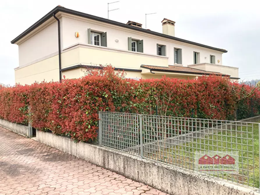 Casa bifamiliare in affitto in Via Biron a Vicenza