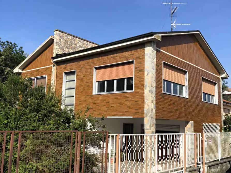 Villa in vendita in Via Carducci 12 a Casale Monferrato