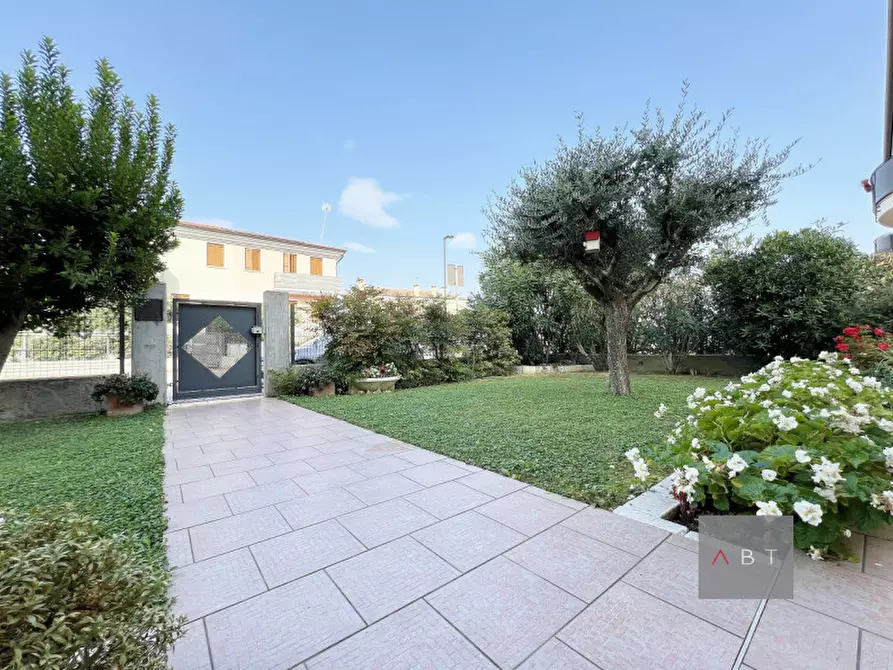 Casa bifamiliare in vendita a Villa Del Conte